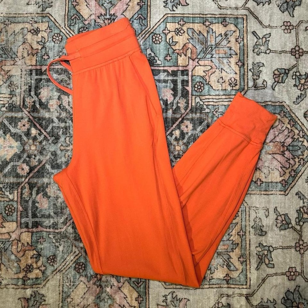 Lululemon Size 2 – vibrant orange‎ joggers - Picture 7 of 7